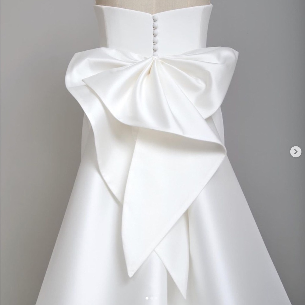 NWT detachable wedding dress accessory bow - one size